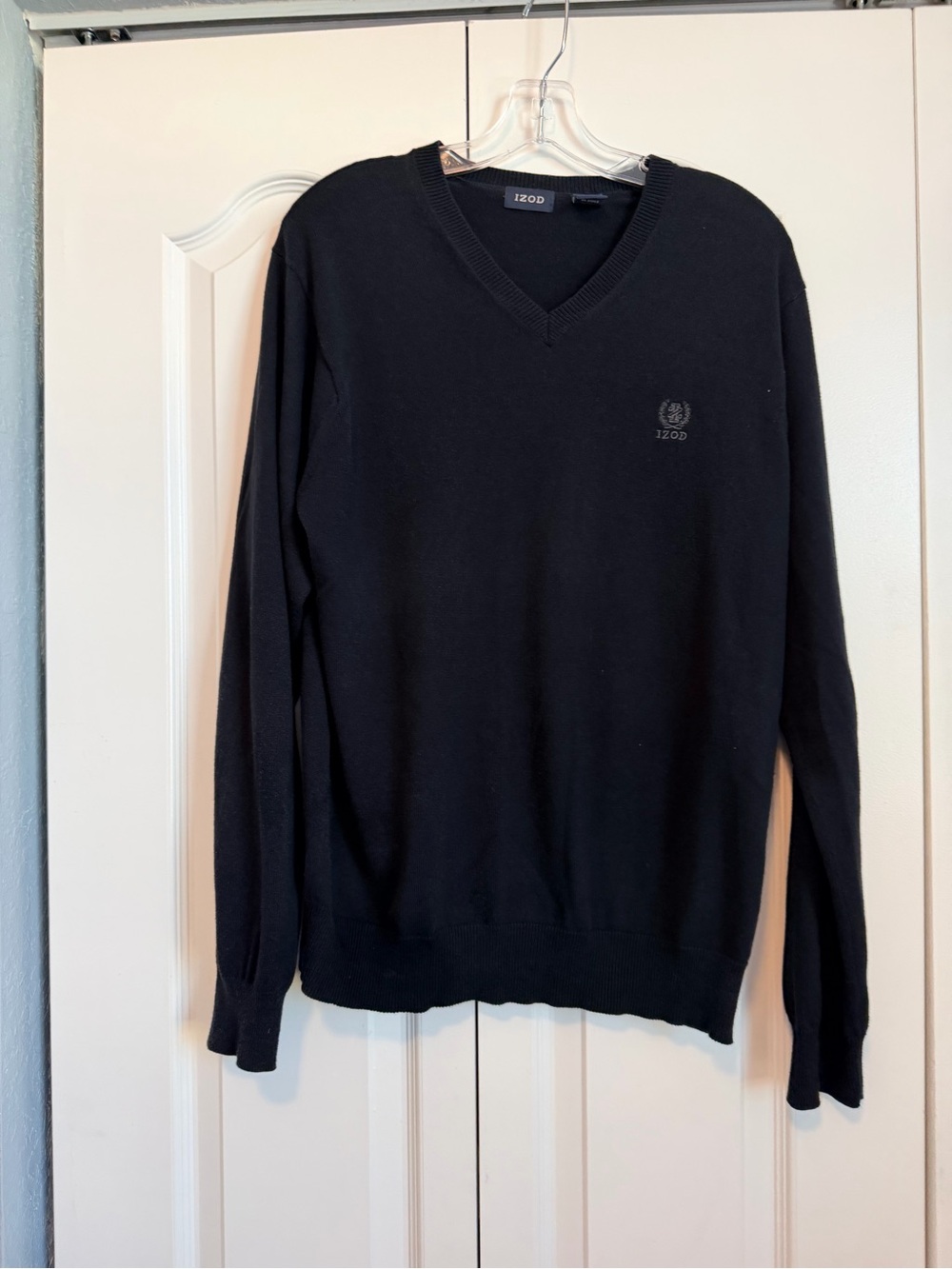 Izod Men's Black V-Neck Knit Sweater